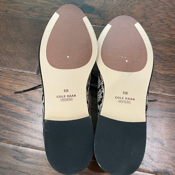 Like New Cole Haan - Modern Classics Oxford - Python Leather Print Size 5 - Picture 5 of 8